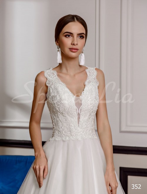 https://www.sposa-lia.com/images/stories/virtuemart/product/352       (2).jpg